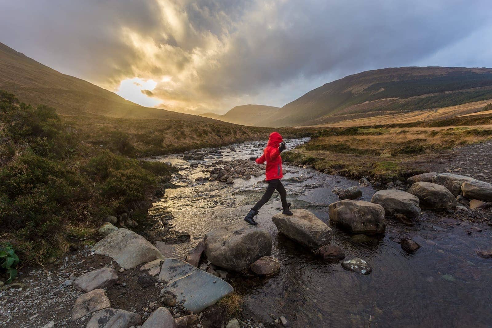 Rock-hopping-Isle-of-Skye_by_Laurenc
